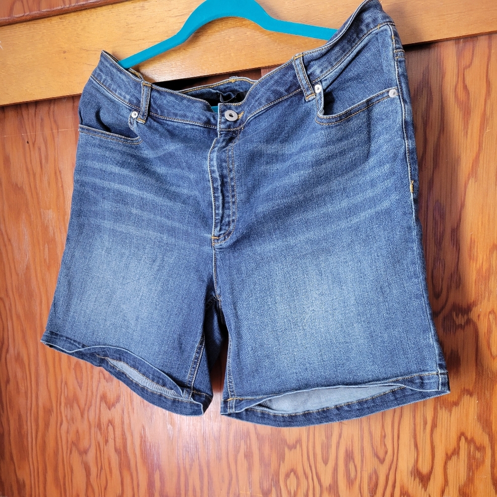 ELLOS JEAN SHORTS